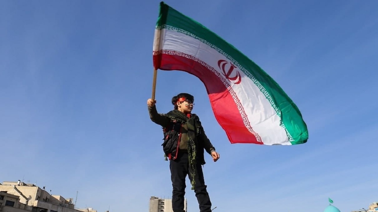 ما انقلابی به دنیا آمدیم و انقلابی می‌مانیم