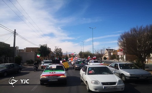 آغاز حرکت نمادین سالروز پیروزی انقلاب در یزد+ تصویر