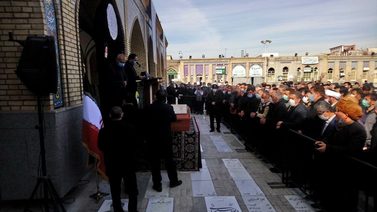 پیکر مطهر آیتالله ضیاءآبادی در خاک آرمید پیکر مطهر آیتالله ضیاءآبادی در خاک آرمید