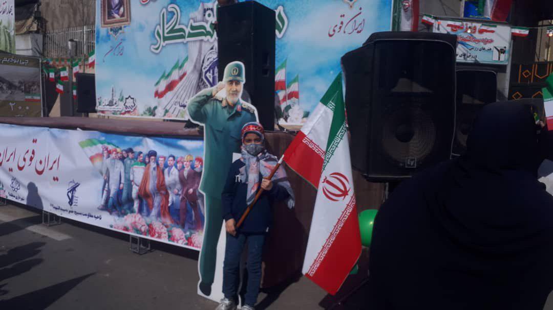 لحظاتی ناب از جشن ۲۲ بهمن در لنز دوربین شهروندان + تصاویر