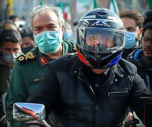 راهپیمایی متفاوت | از انقلابیونی که از زمین و آسمان به میعادگاه میروند تا پدافندِ موشکیِ میدان آزادی راهپیمایی متفاوت | از انقلابیونی که از زمین و آسمان به میعادگاه میروند تا پدافندِ موشکیِ میدان آزادی