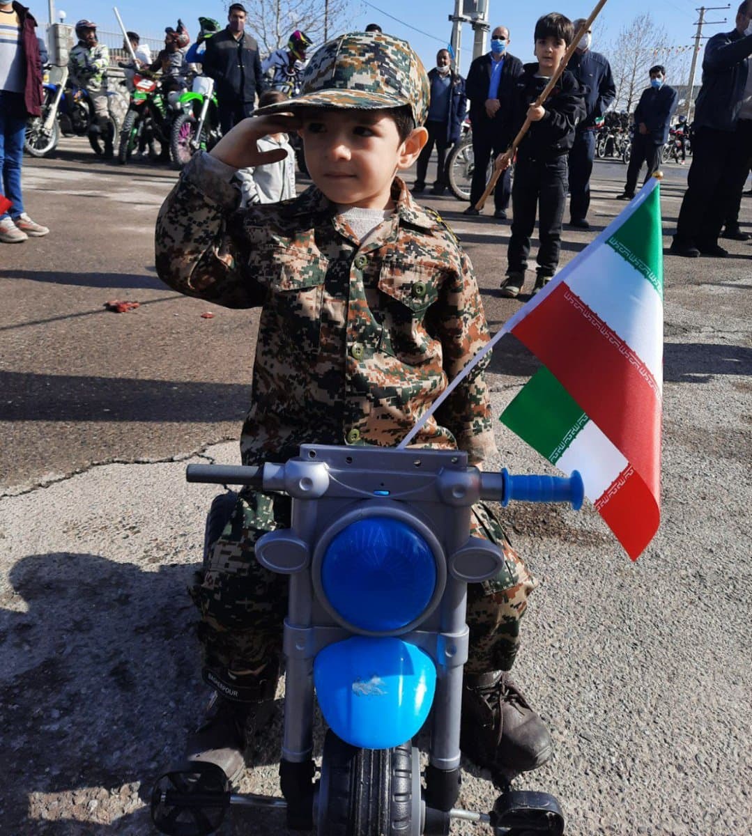 حضور کودکان در راهپیمایی ۲۲ بهمن + عکس