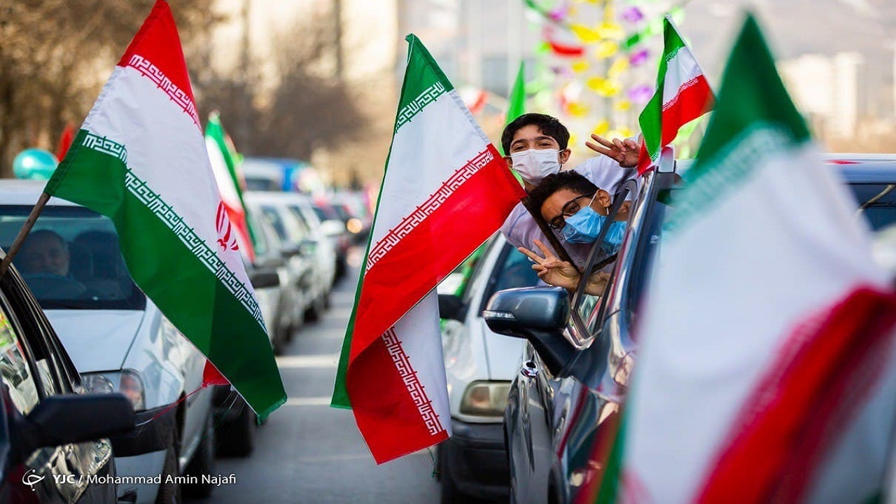 تصاویر جالب از حضور دهه نودی‌ها و دهه هشتادی‌ها در راهپیمایی ۲۲ بهمن