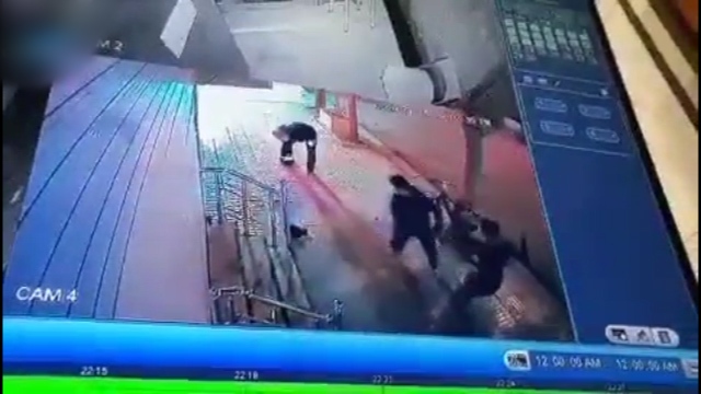 مقاومت جالب یک مرد در برابر زورگیران + فیلم