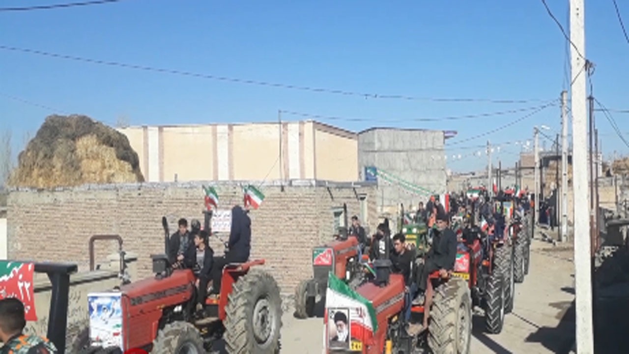 راهپیمایی تراکتوری ۲۲ بهمن در دهستان دولت آباد + فیلم