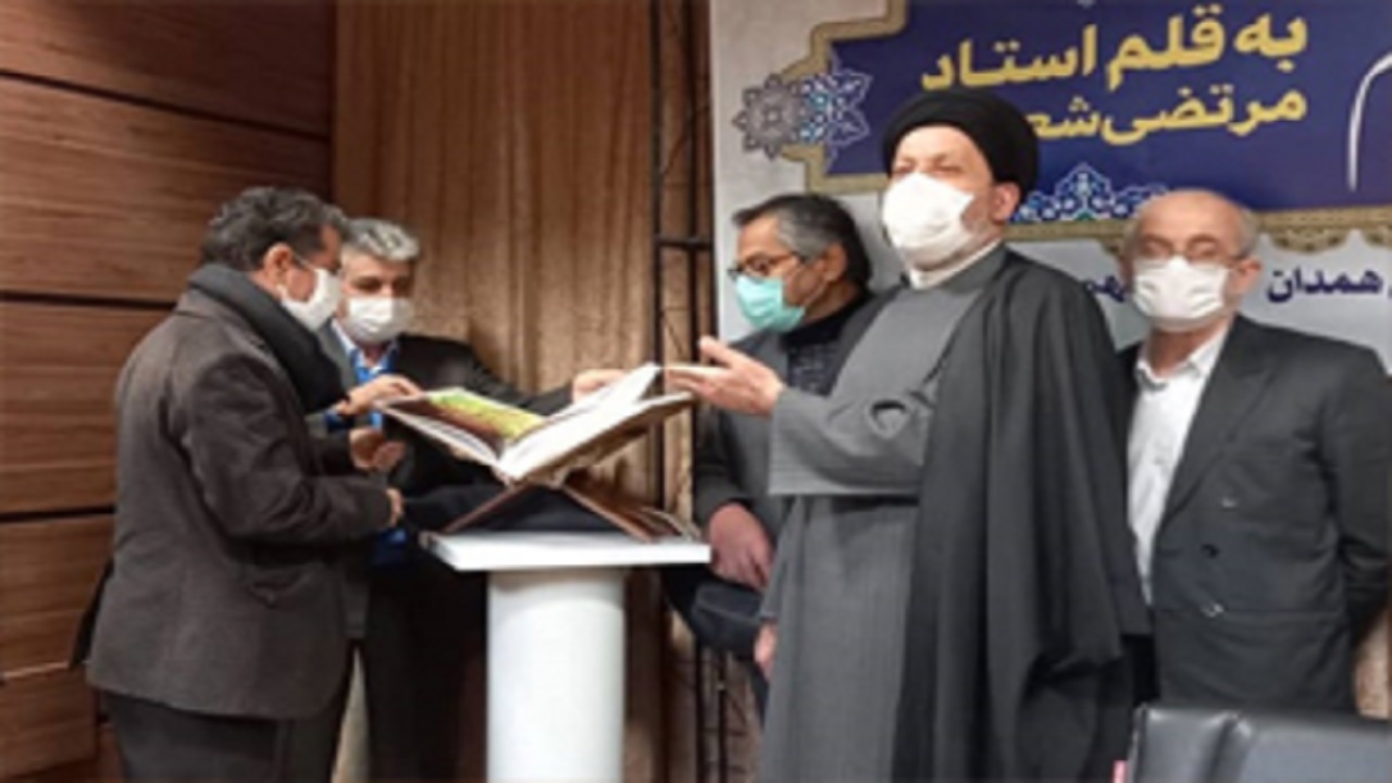 رونمایی از کتابت «قرآن کریم» پیشکسوت دفاع مقدس در همدان