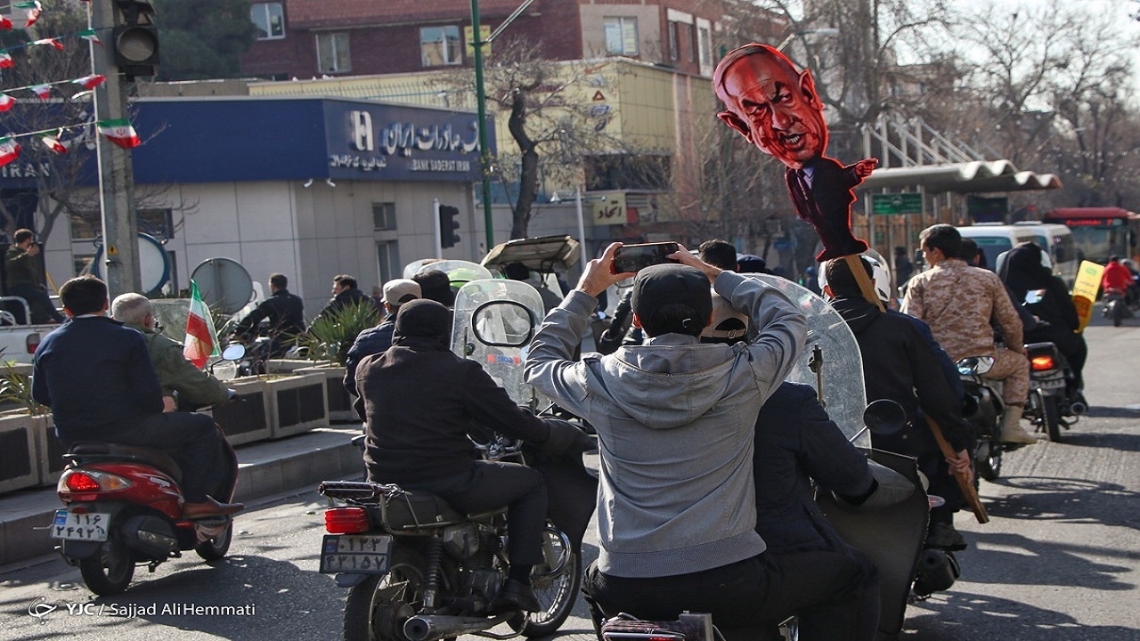 حضور متفاوت مردم در راهپیمایی ۲۲ بهمن / ملتی که هنوز هم پای کار کشور و انقلاب هستند + فیلم
