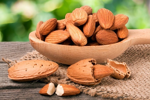 خوردن روزانه بادام چه فوایدی دارد؟ خوردن روزانه بادام چه فوایدی دارد؟