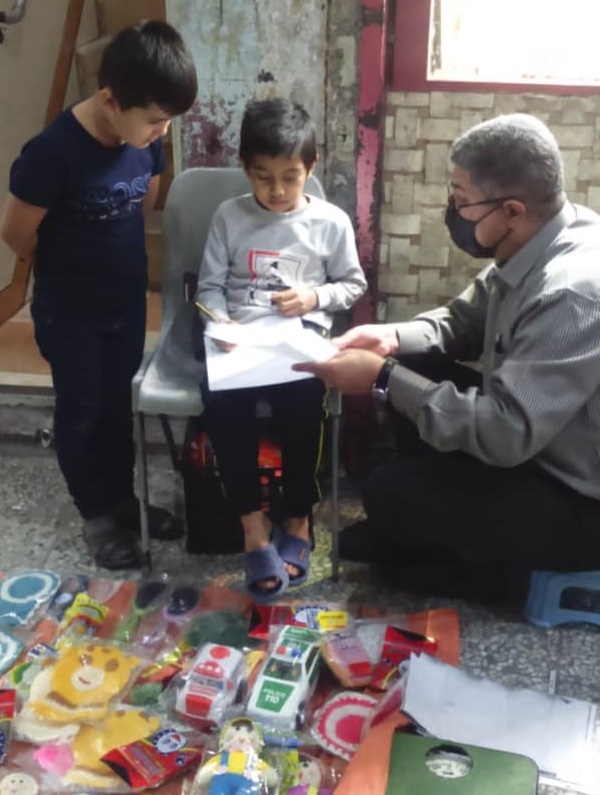 مشق فداکاری معلم و &laquo;آرش&raquo;&zwnj;هایی که خیابان کلاس درسشان است