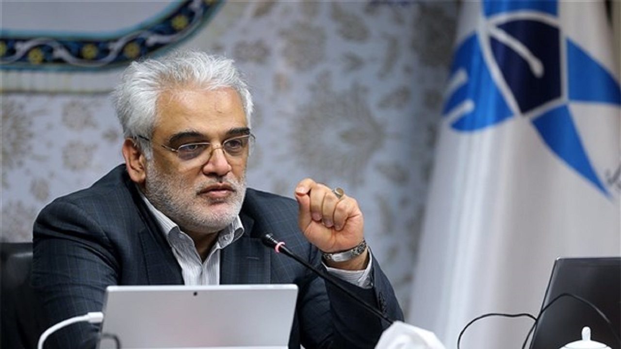 مداخله آموزش عالی باعث بالا رفتن سن ازدواج شد