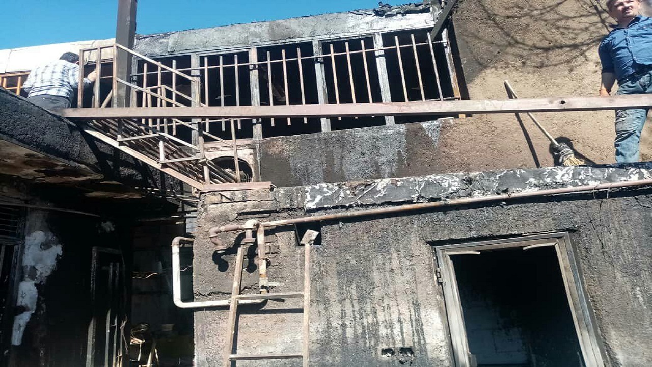 گارگاه مبل در اسدآباد آتش گرفت