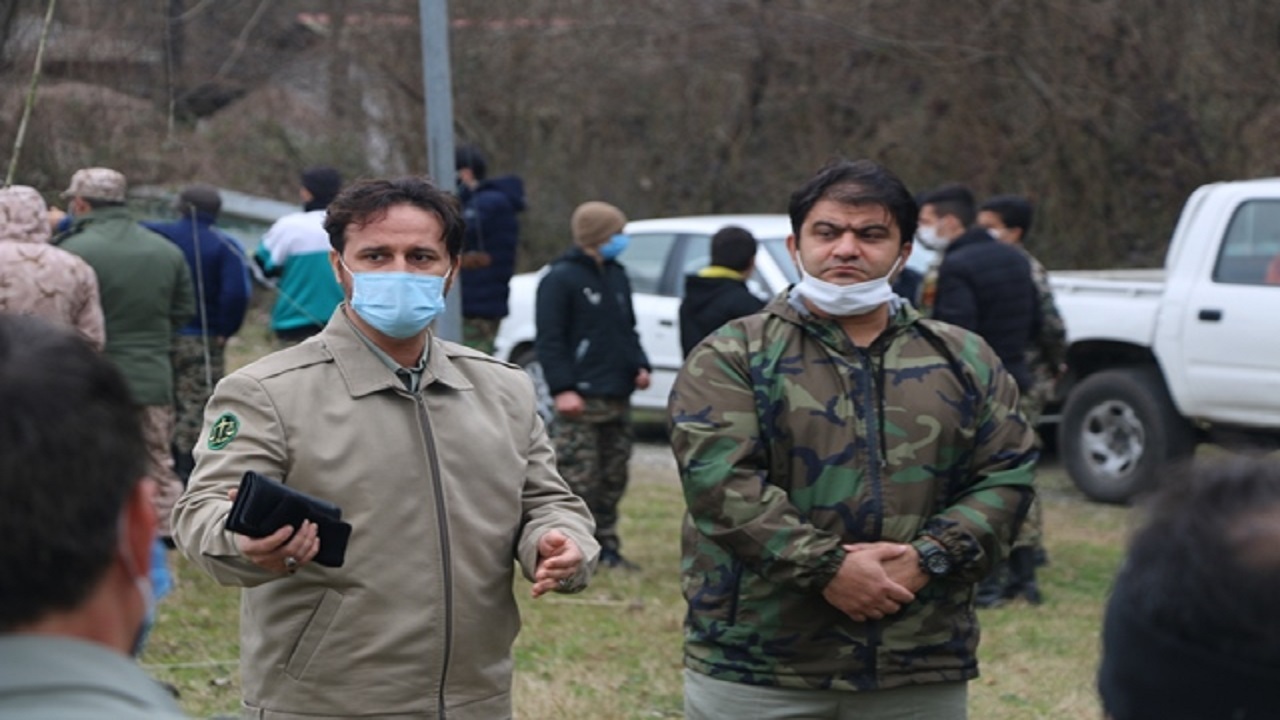 آغاز پا‌کسازی تالاب انزلی از گیاه مهاجم سنبل آبی
