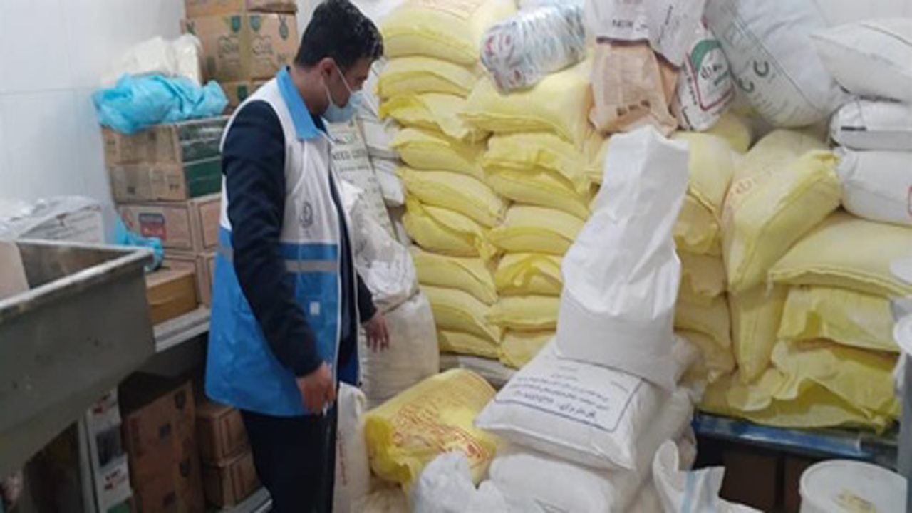 جمع آوری مواد غذایی فاسد در سپیدان