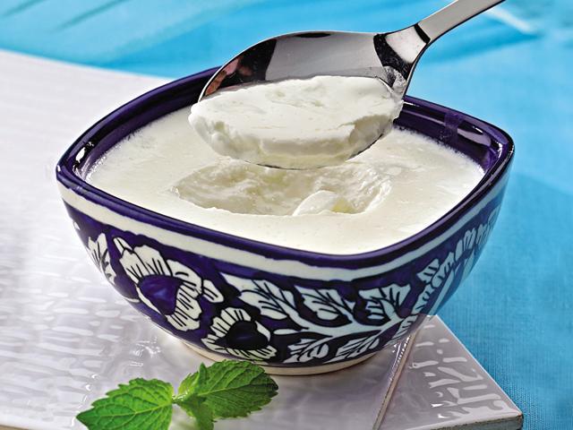 ۲ طرز تهیه کشک خانگی خشک و مایع با ماست و دوغ
