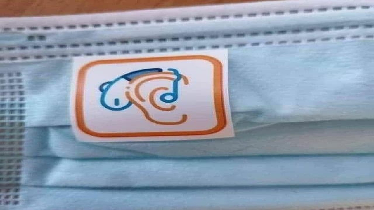 تولید ماسک‌های ویژه ناشنوایان با لوگوی خاص