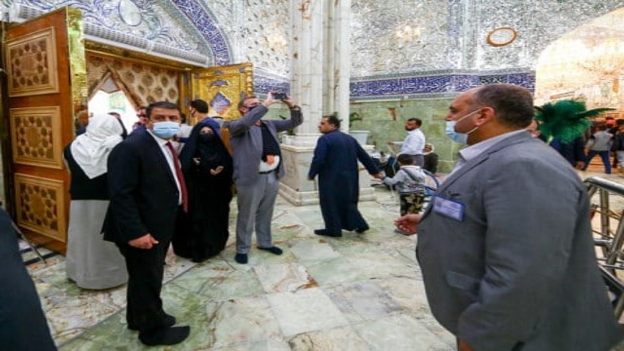 حضور سفیر هلند در حرم حضرت علی (ع)+ تصاویر