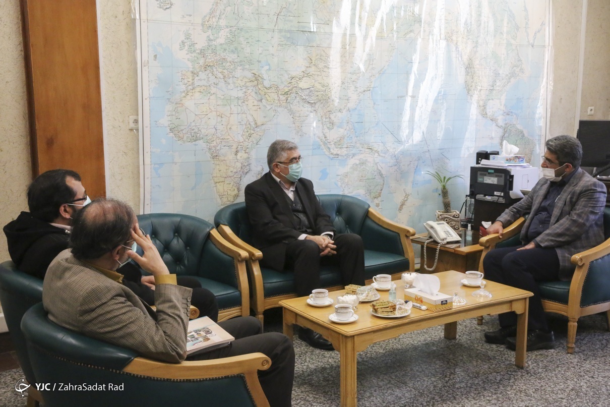 بازدید رئیس جهاد دانشگاهی از باشگاه خبرنگاران جوان