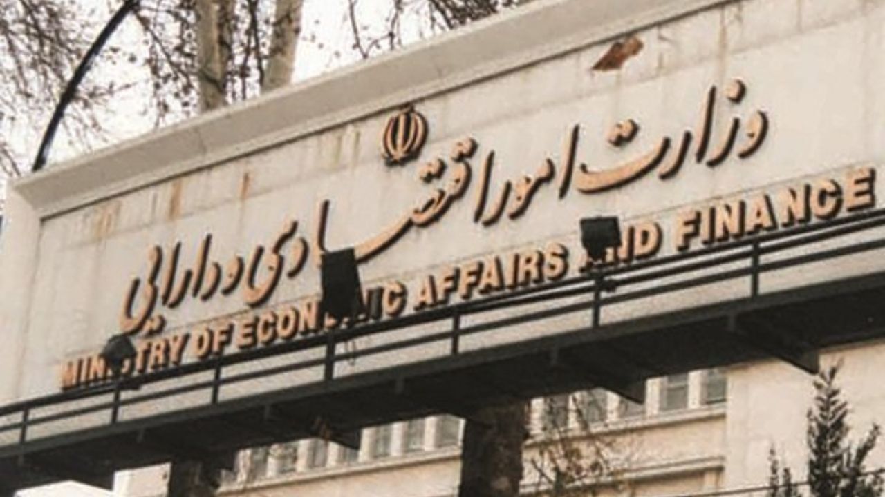 پیش‌نویس اساسنامه بانک ملی ایران در هیئت دولت بررسی می‌شود
