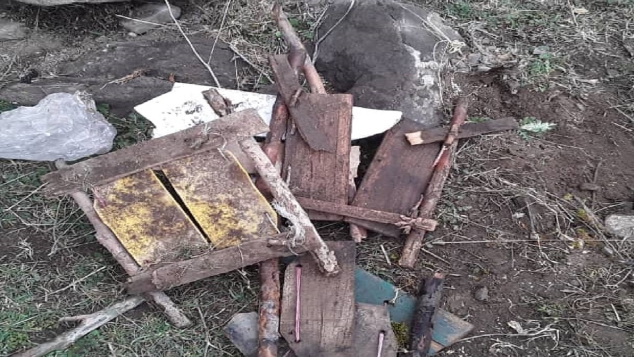 جمع آوری ۱۸ تله زنده گیری کبک در شهرستان گرمی