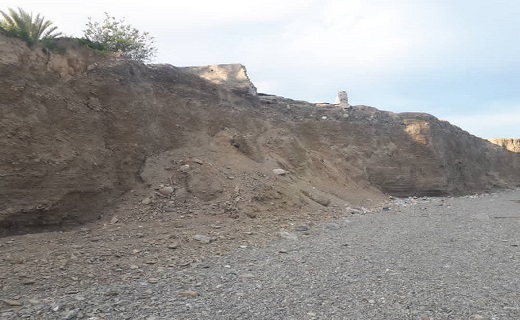 خطر بیخ گوش مردم روستای آبگاه  / سیل بندی که نیمه تمام رها شد