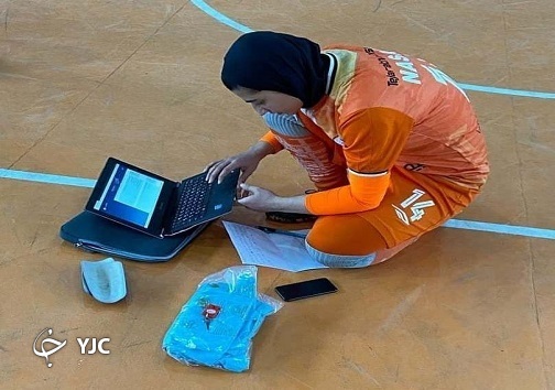 امتحان درسی وسط زمین فوتسال + تصاویر