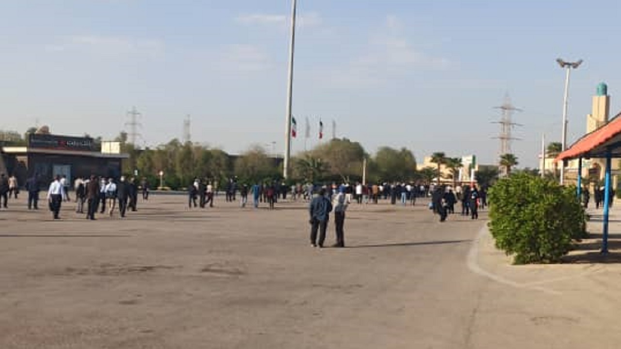 کارکنان پتروشیمی بندر امام دست از کار کشیدند/ معترضان: اعمال نشدن محدودیت‌های کرونایی جانمان را به خطر انداخت