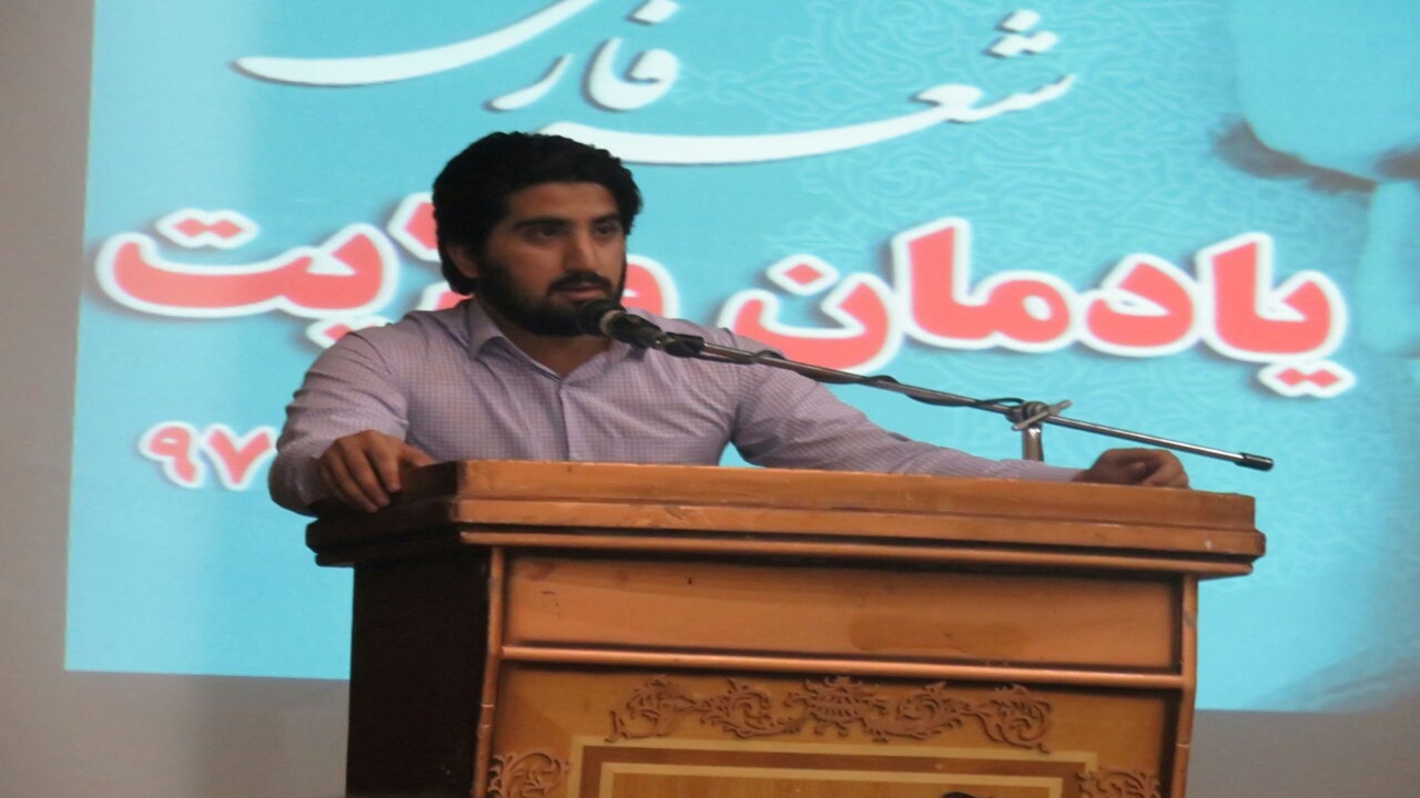 درخشش شاعر کرمانی در جشنواره شعر انقلاب