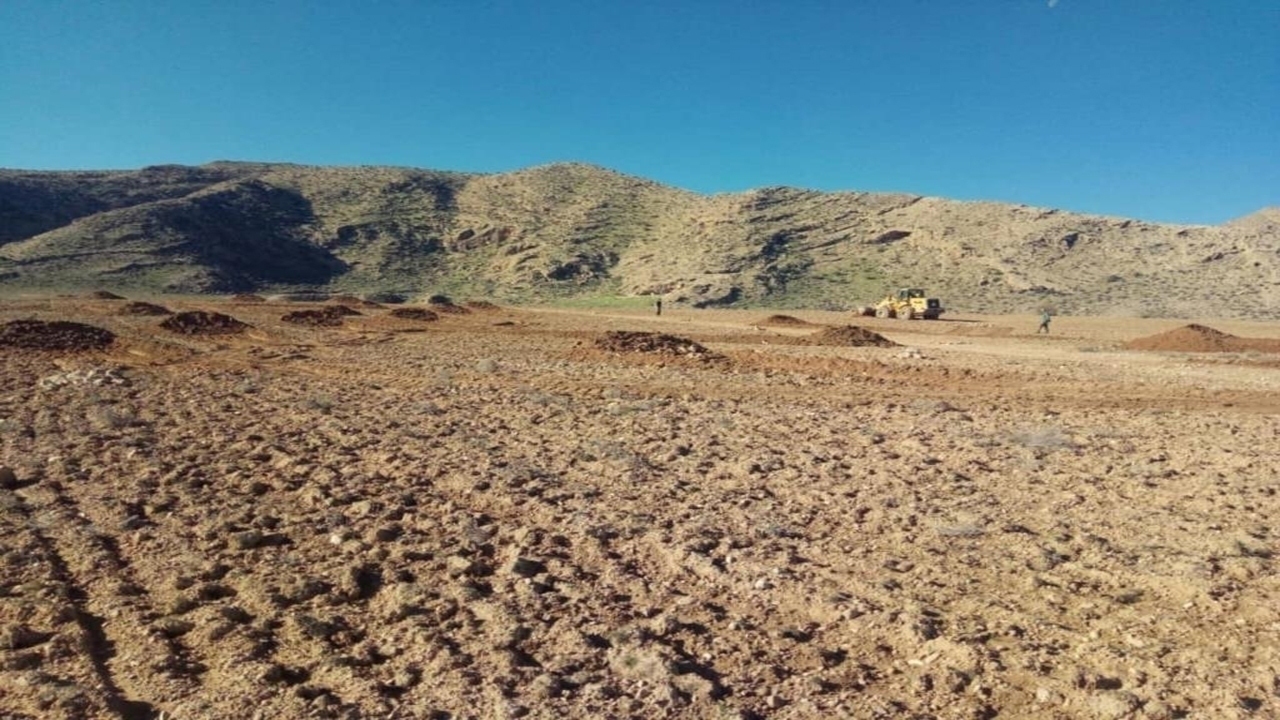باز گرداندن اراضی ملی از دست متصرفان در نی ریز