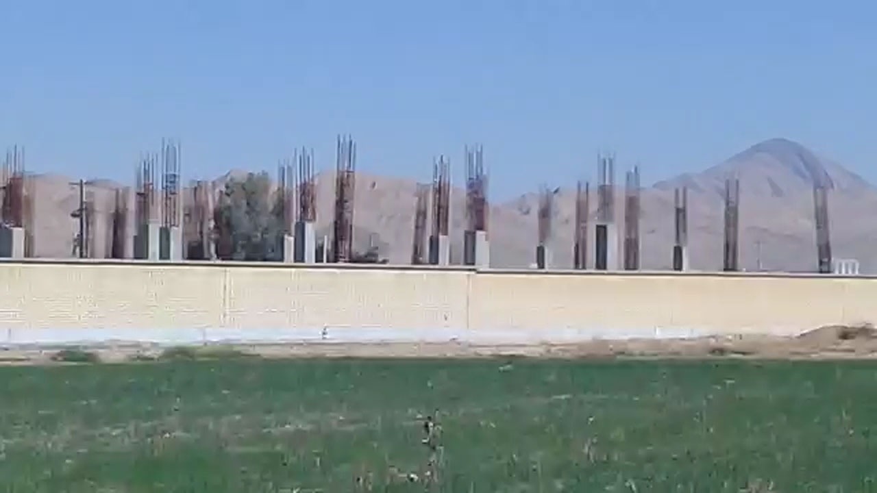 نیمه‌کاره ماندن پروژه عمرانی بیمارستان در «جویم» + فیلم