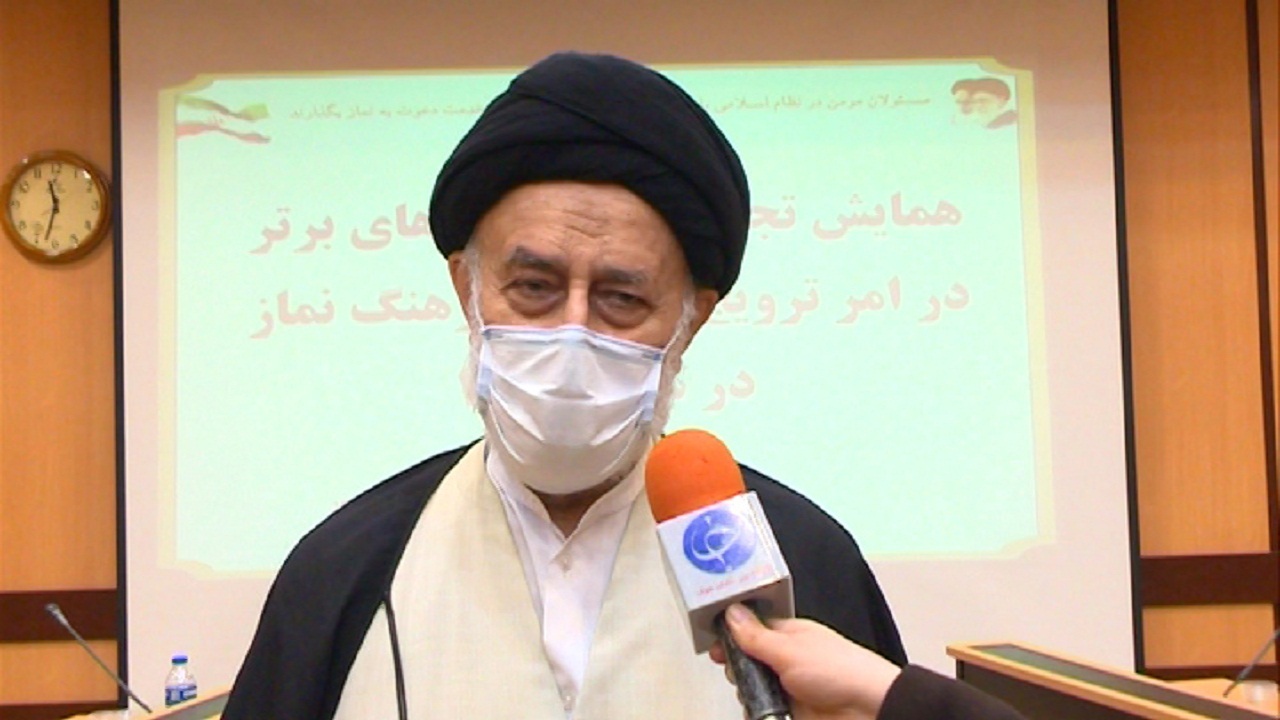 قدردانی از دستگاه های اجرایی برتر در  امر ترویج و توسعه فرهنگ نماز در گیلان