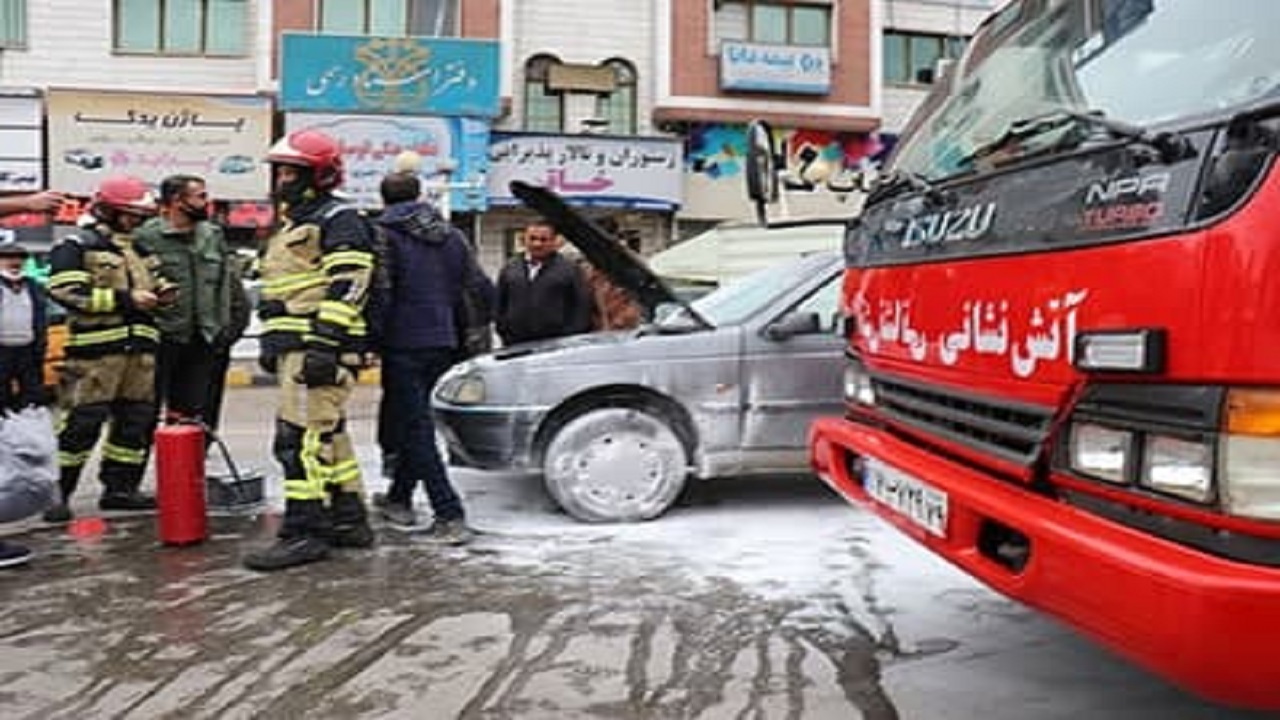 حریق خودروی پژو در دوراهی همدان