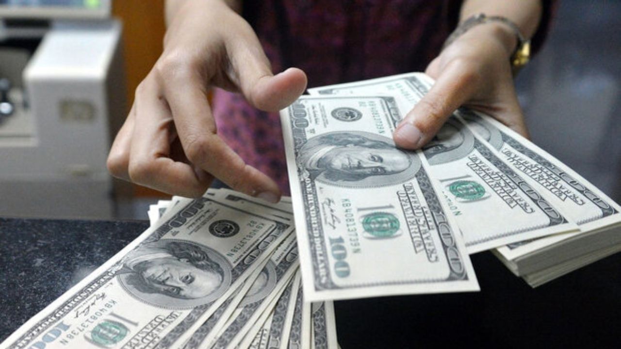 تشکیل کمیته ۵نفره برای پاسخگو کردن دولت درباره هزینه کرد ارز ۴۲۰۰ تومانی