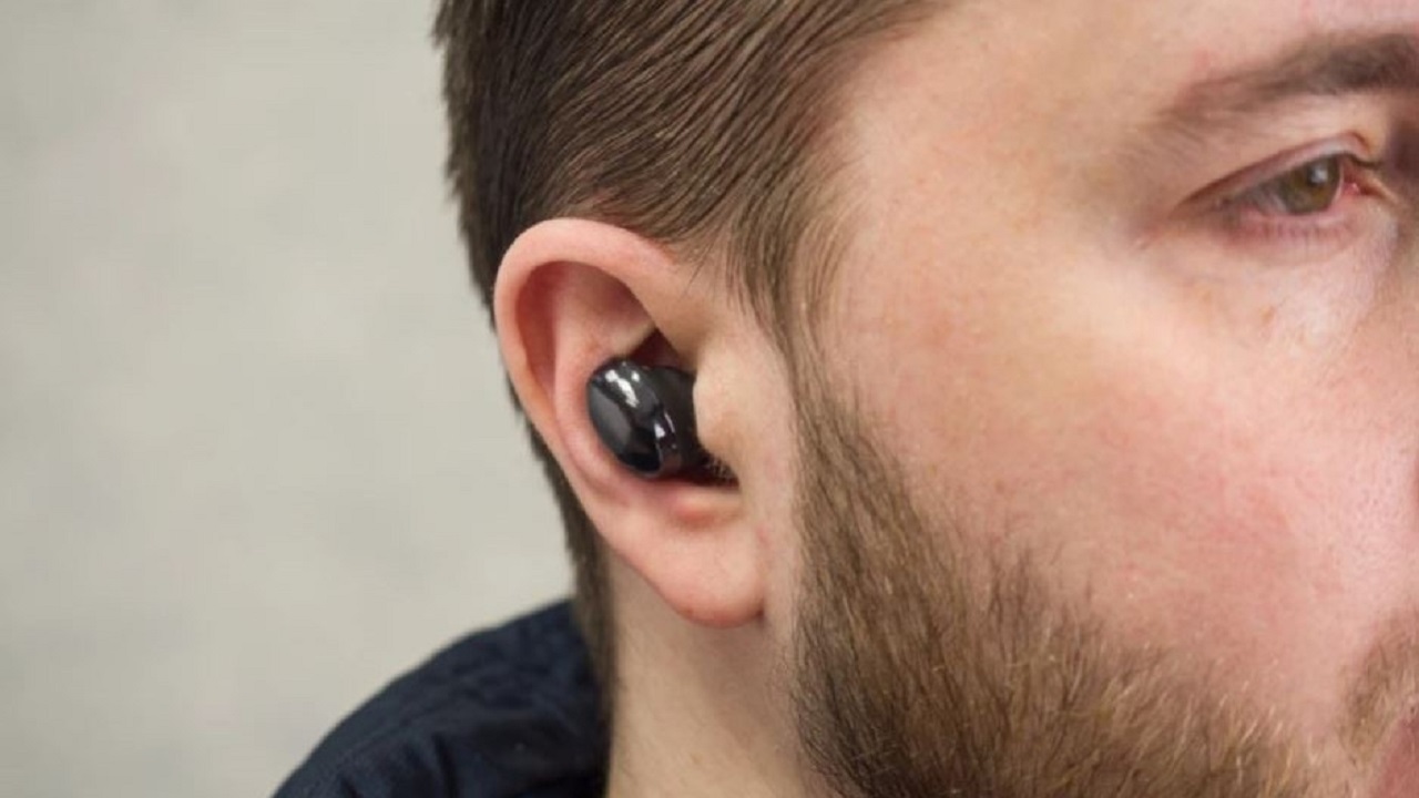 نحوه کنترل میزان صدا در Galaxy Buds Pro با حرکات لمسی