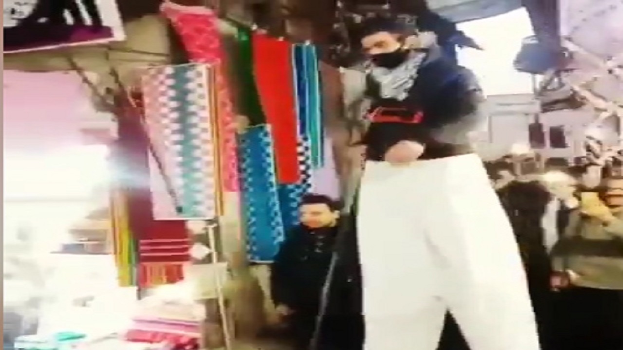 حضور شهروند چندمتری در بازار سقز! + فیلم