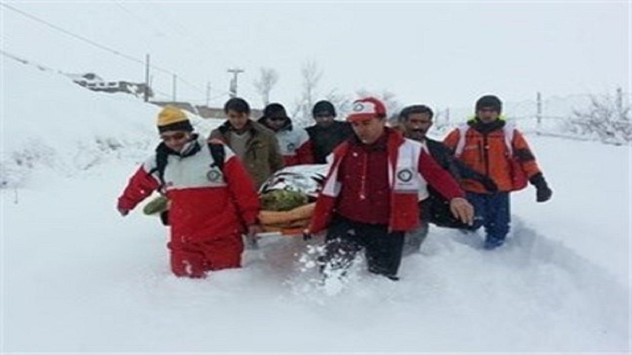 گرفتار شدن هزار نفر در برف و کولاک مازندران
