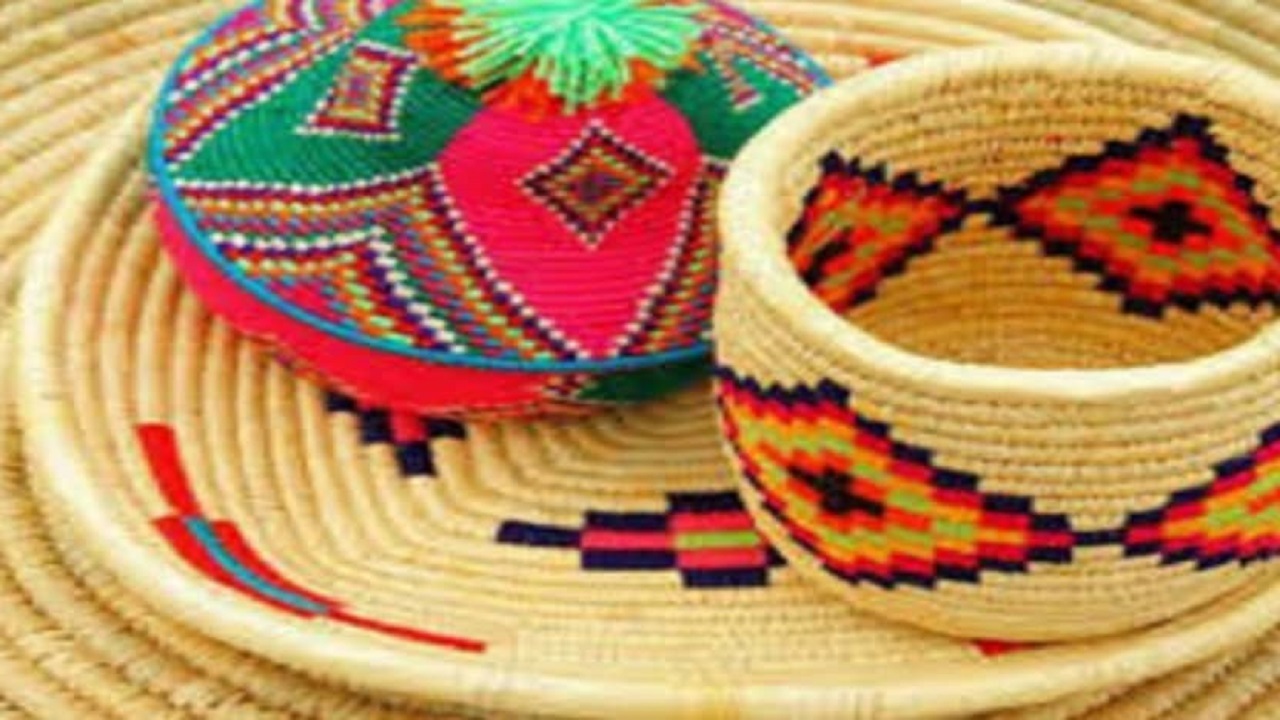 ثبت‌نام هنرمندان هنرهای سنتی منطقه آزاد اروند در بانک اطلاعات/  کتابچه هنرمندان صنایع دستی