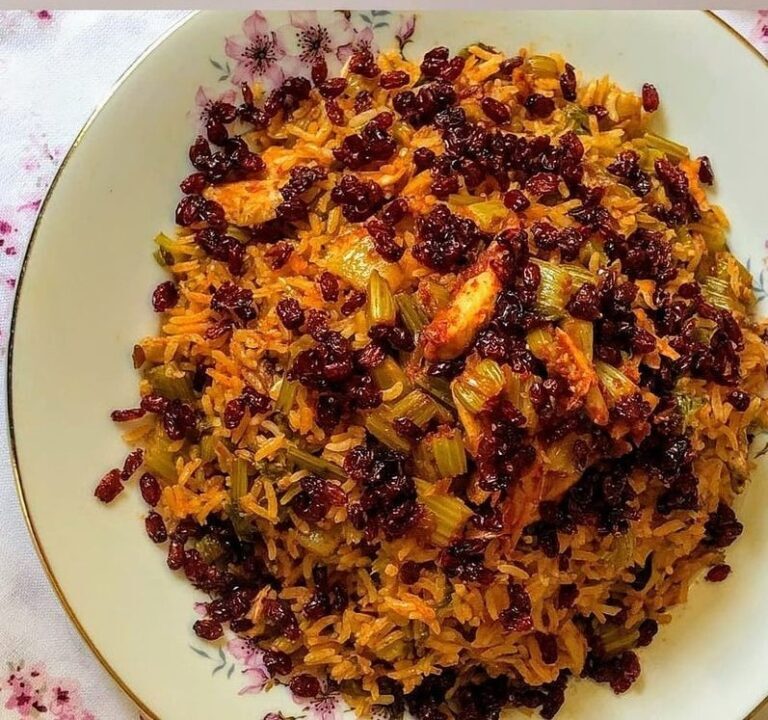۴ طرز تهیه کرفس پلو  خوشمزه با گوشت تکه ای، قلقلی، مرغ و بدون گوشت