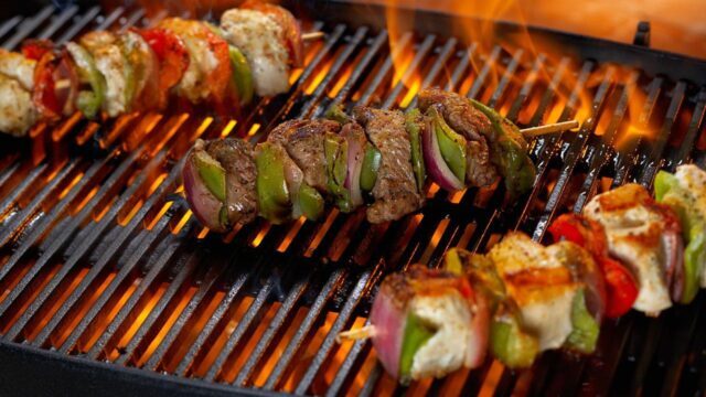 طرز تهیه شیش کباب یا تاوک شیش ترکیه&zwnj;ای با گوشت و مرغ + ترکیب ادویه مخصوص