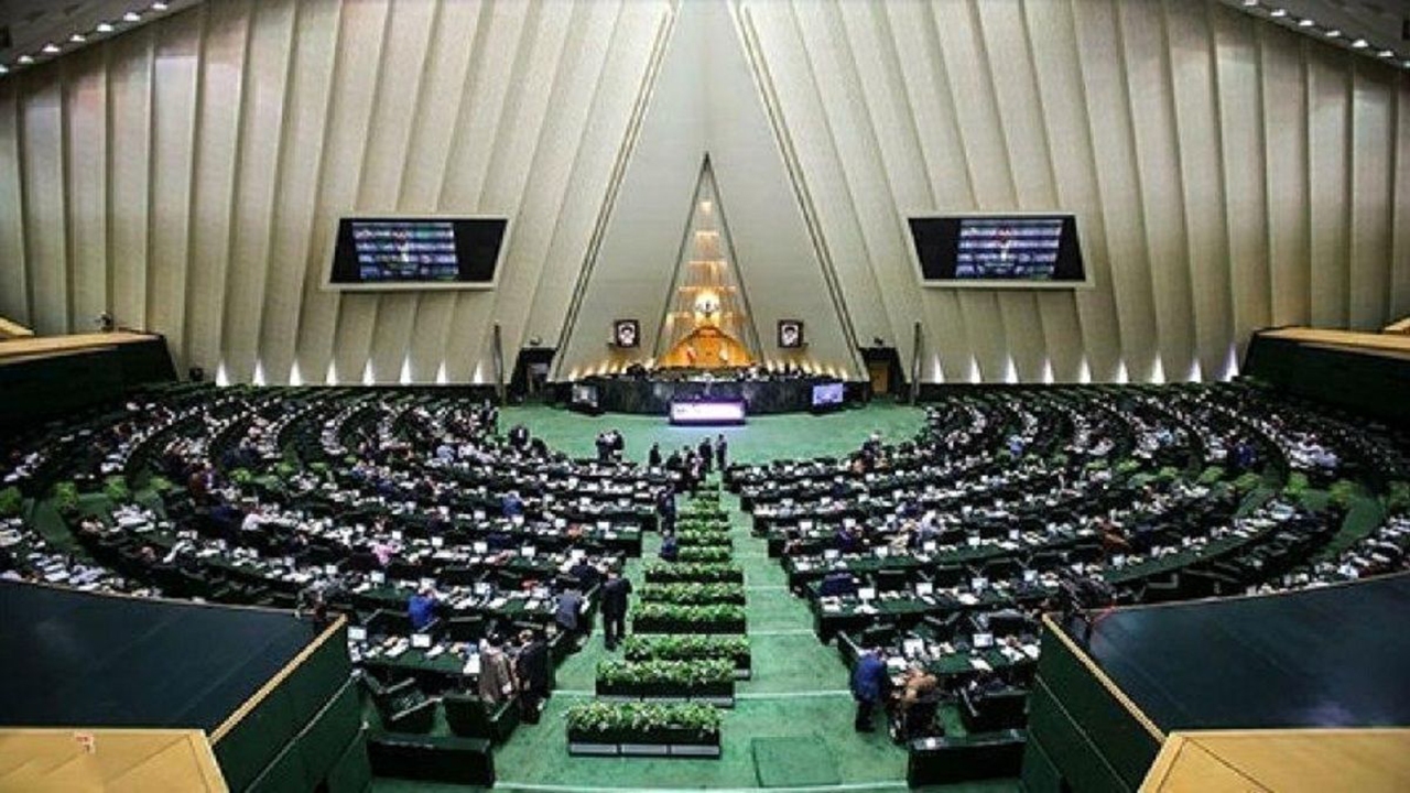 استخدام نمایندگان سابق مجلس در بدنه صنعت نفت، مسئله نان است یا تدبیر؟