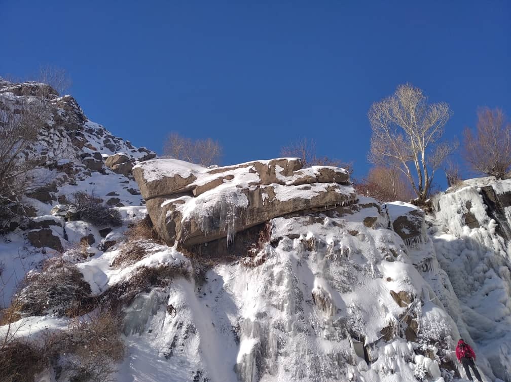 طبیعت زمستانی گنجنامه الوند همدان