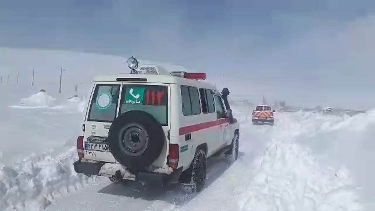 راهداران خلخال جان زن باردار را نجات دادند