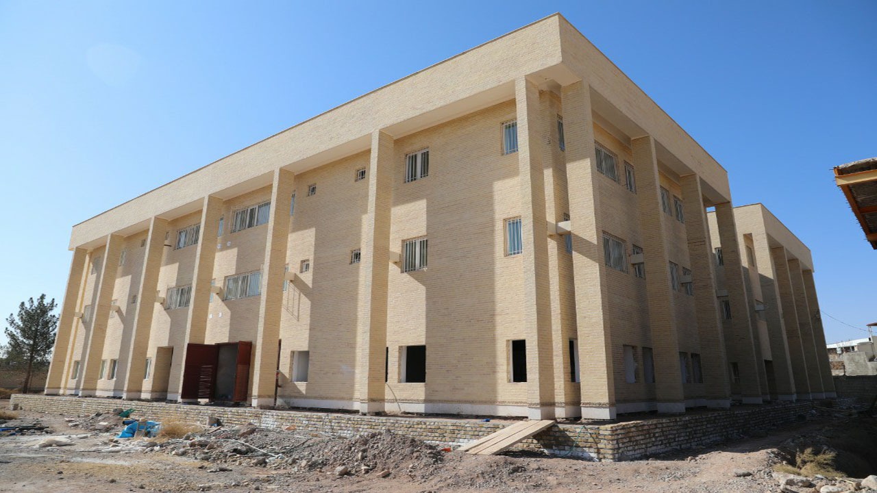 ساخت مجتمع آموزشی خیرساز با رویکرد سبز در کرمان