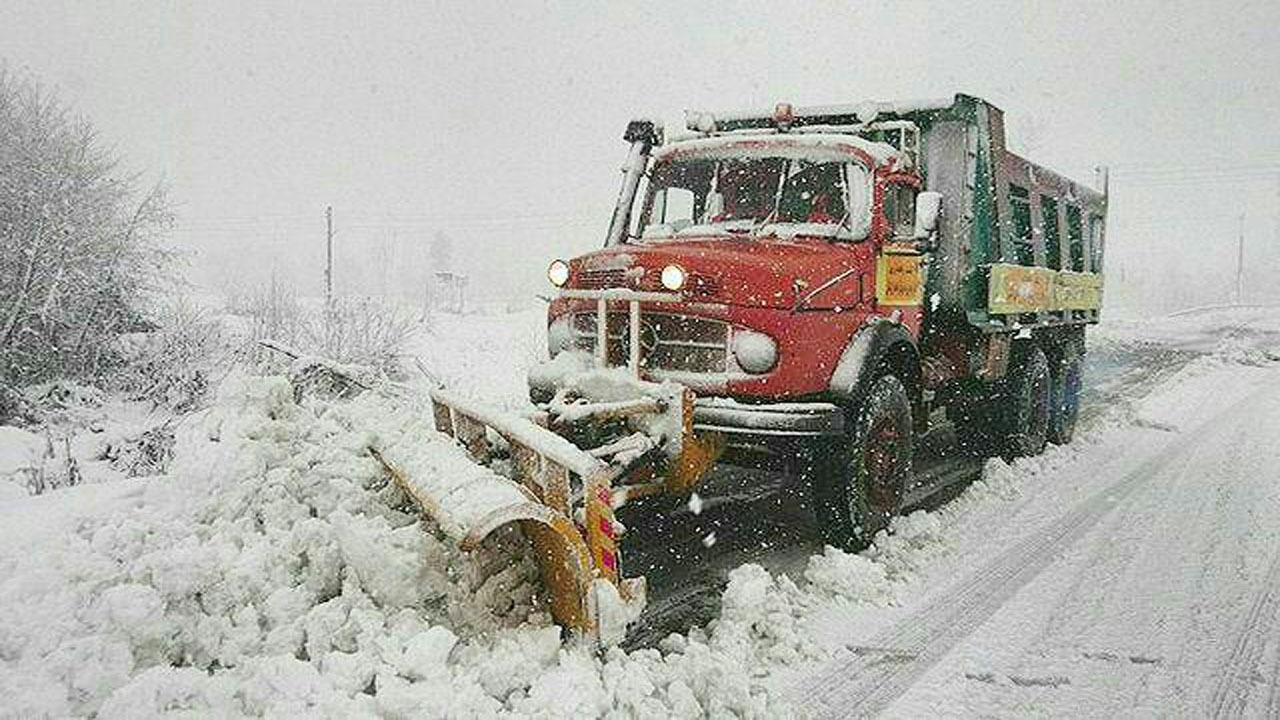 برف و کولاک شهرداری رودبار قصران را آماده باش کرد