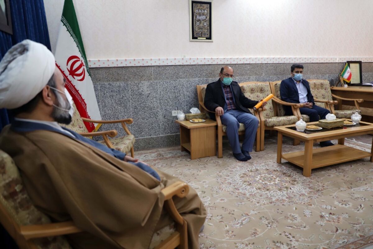 تسهیل مبادلات بین کشورهای همسایه عامل رشد جامعه اسلامی است