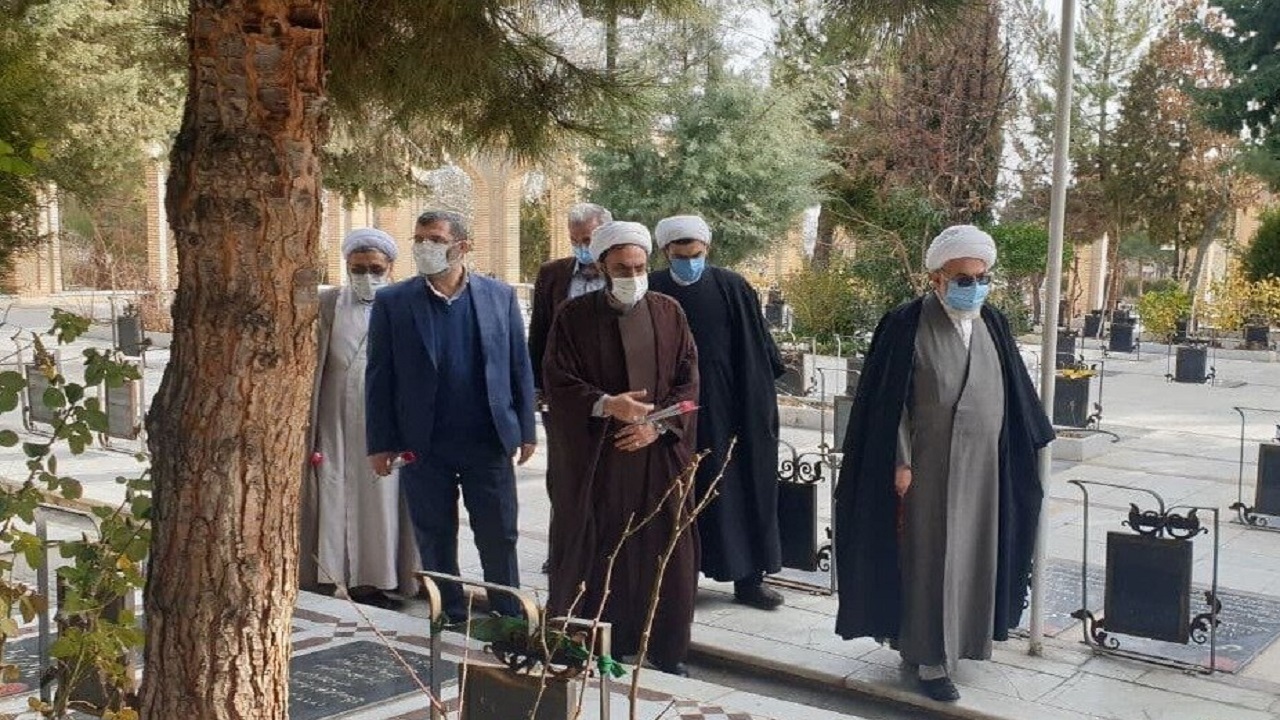 سیره شهدا راهگشای نسل جوان است