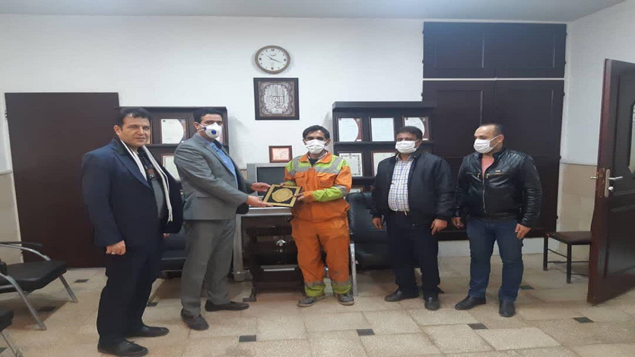 پاکبان پاک دست قمی تجلیل شد