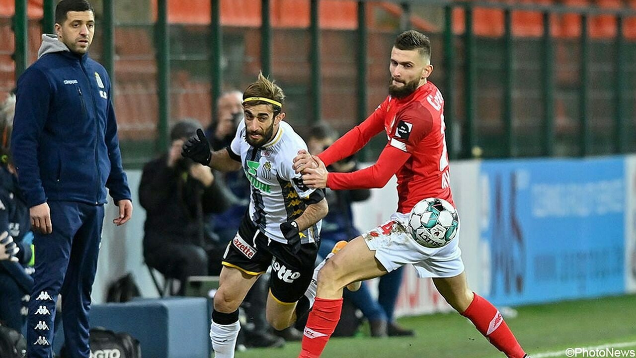 در شب مصدومیت رضایی، شارلوا باخت