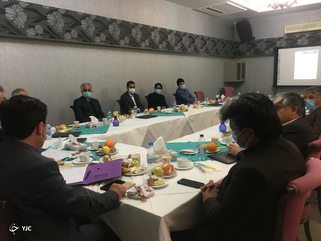 جلسه هم اندیشی رئیس هیئت فوتبال کرمان با مدیران عامل باشگاه های کشوری