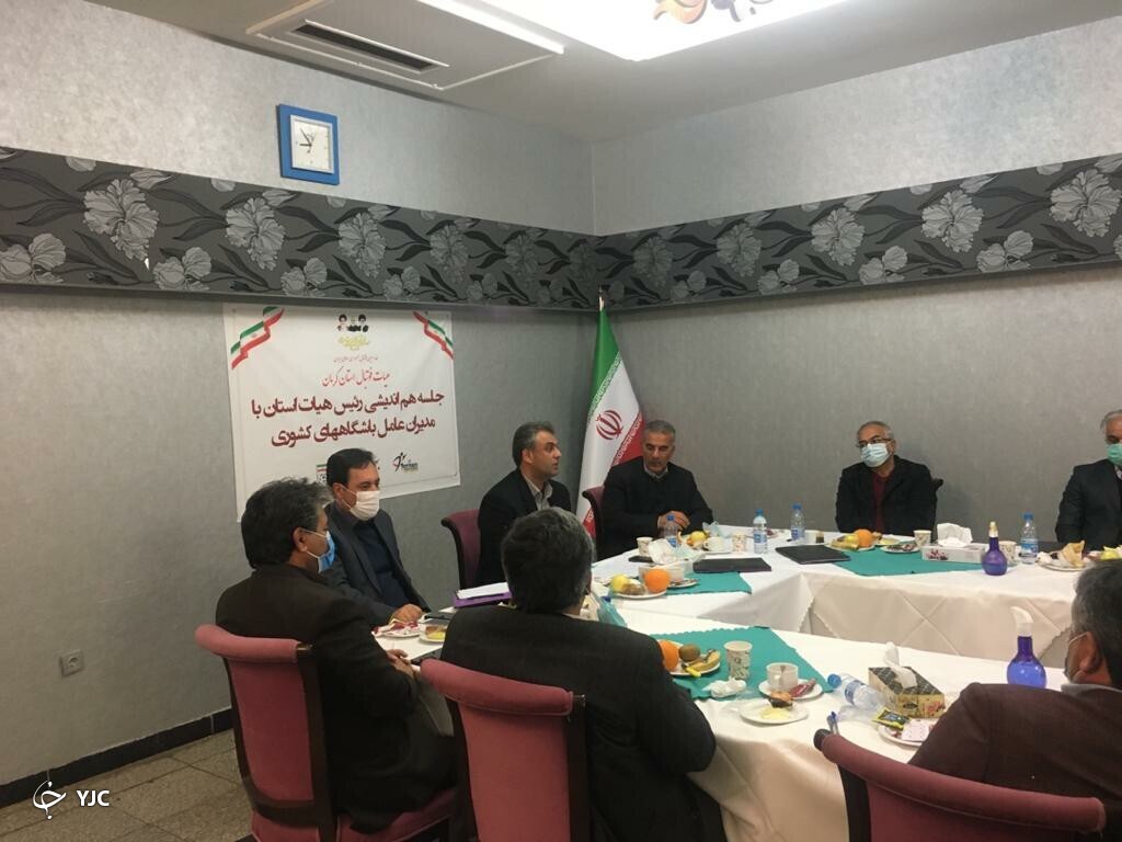 جلسه هم اندیشی رئیس هیئت فوتبال کرمان با مدیران عامل باشگاه های کشوری
