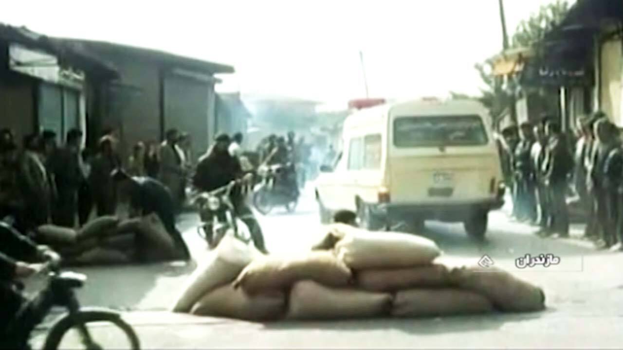 ماجرای حماسه آفرینی مردم آمل در روز ۶ بهمن و ایستادگی مقابل فتنه گران و آشوب طلبان + فیلم